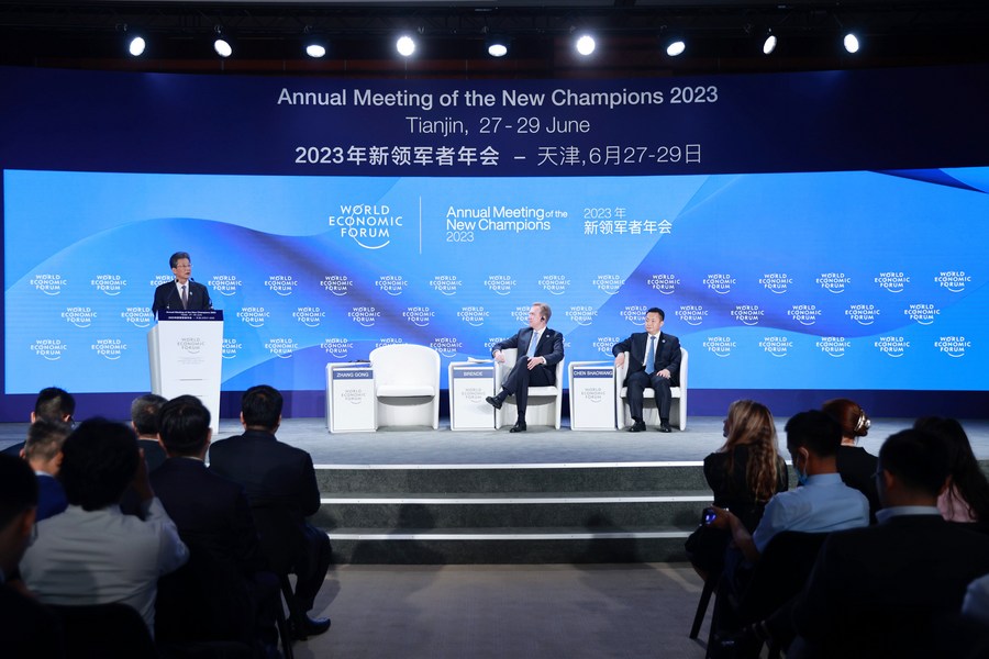 Davos de Verão se encerra na China destacando cooperação em meio a desafios