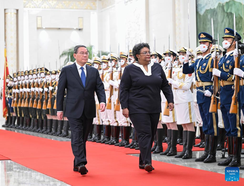 Premiês da China e de Barbados realizam conversações