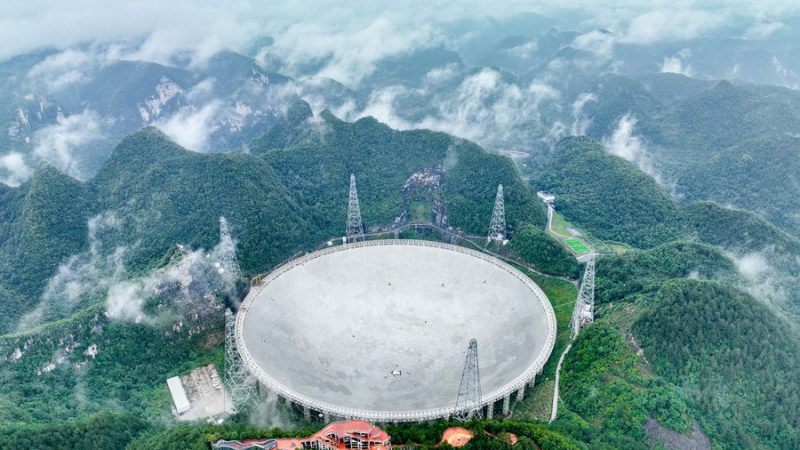 Telescópio FAST da China descobre evidência-chave para ondas gravitacionais de nanohertz