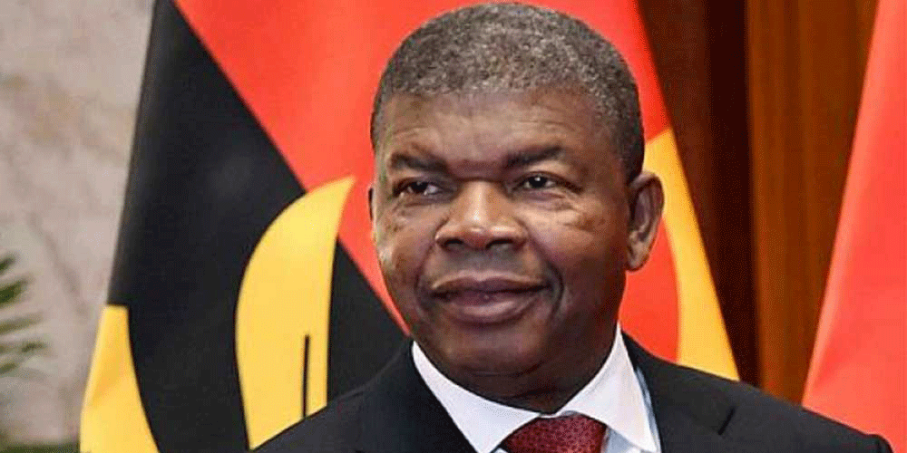 Angola deve iniciar construção de navios de guerra, diz presidente