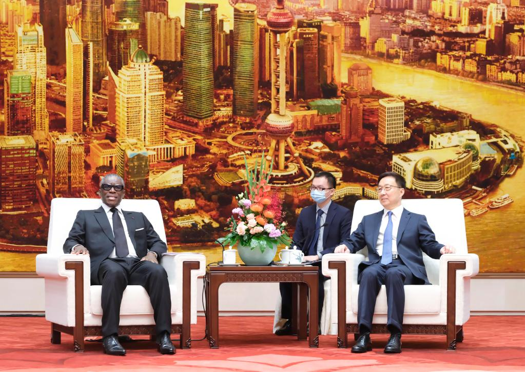 Vice-presidente da China reúne-se com vice-presidente da Guiné Equatorial