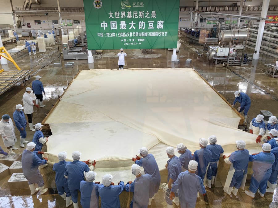 Empresa chinesa quebra recorde nacional com maior pedaço de tofu