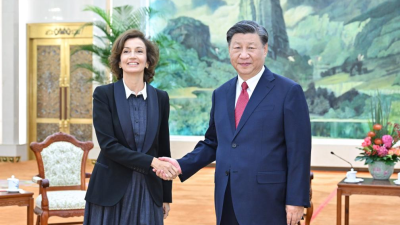 Xi se reúne com chefe da UNESCO