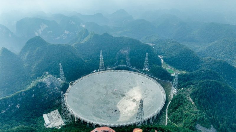 Telescópio gigantesco da China detecta nova explosão rápida de rádio do espaço