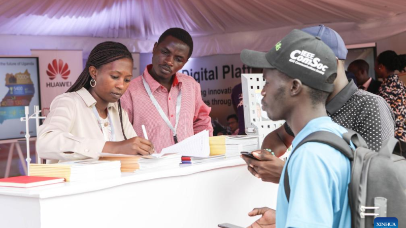 Uganda e Huawei organizam feira para promover emprego no setor de TIC entre jovens