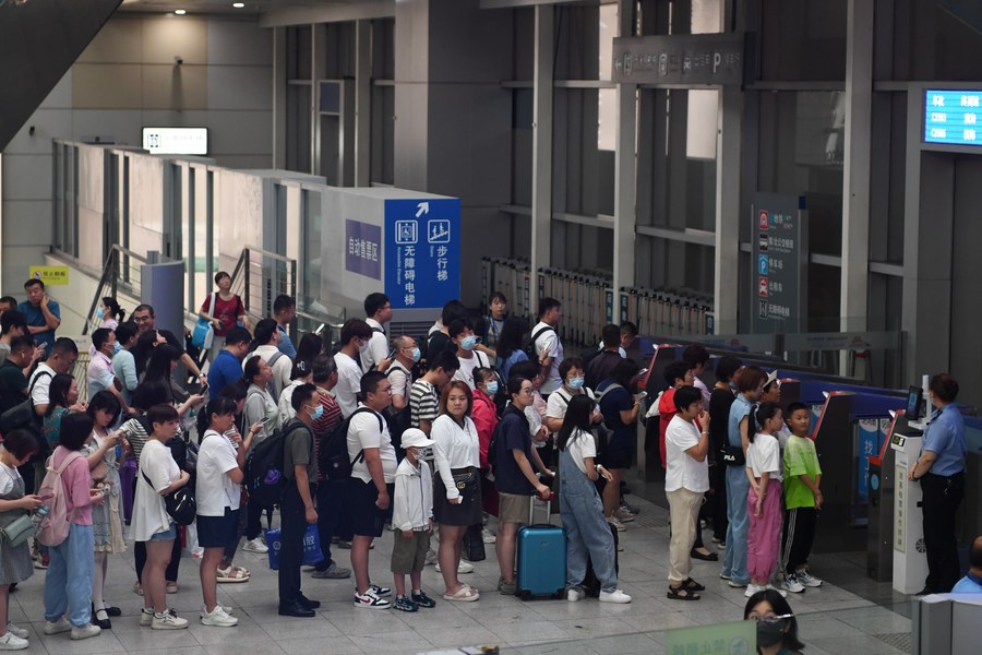 Viagens ferroviárias de passageiros disparam na China de janeiro a setembro