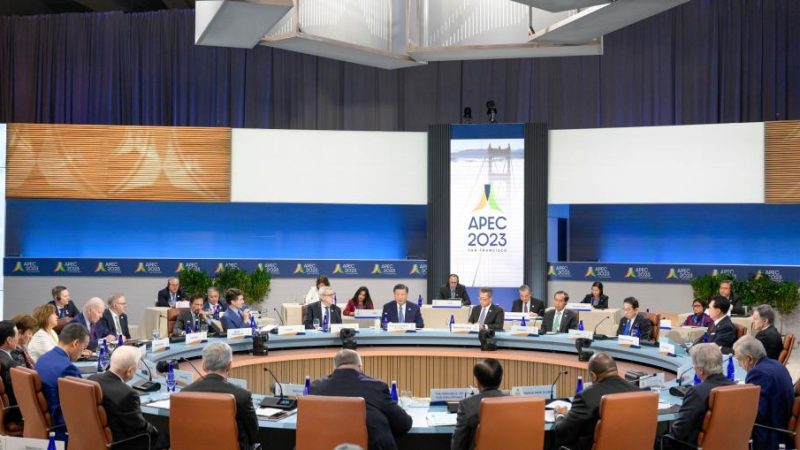 Chanceler chinês fala sobre cúpula China-EUA e participação de Xi na 30ª Reunião de Líderes Econômicos da APEC