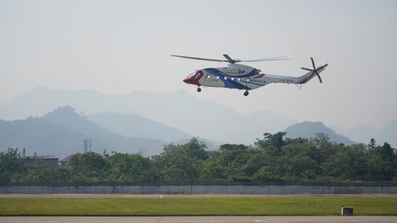 Helicóptero civil chinês de grande porte AC313A encerra primeiros testes de voo em planalto