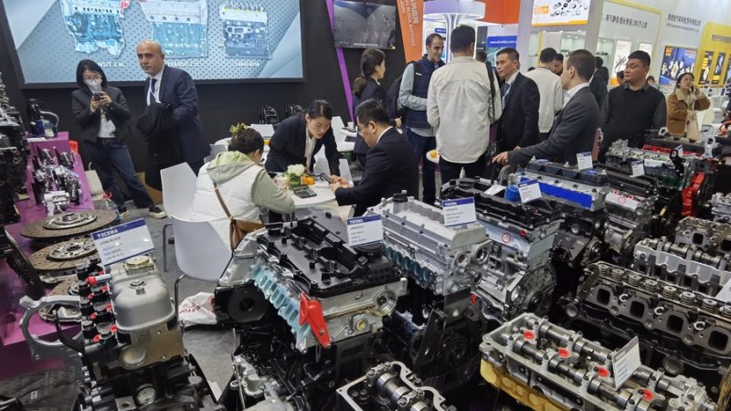 Mais de 5.600 empresas participam de feira de peças automotivas de Shanghai