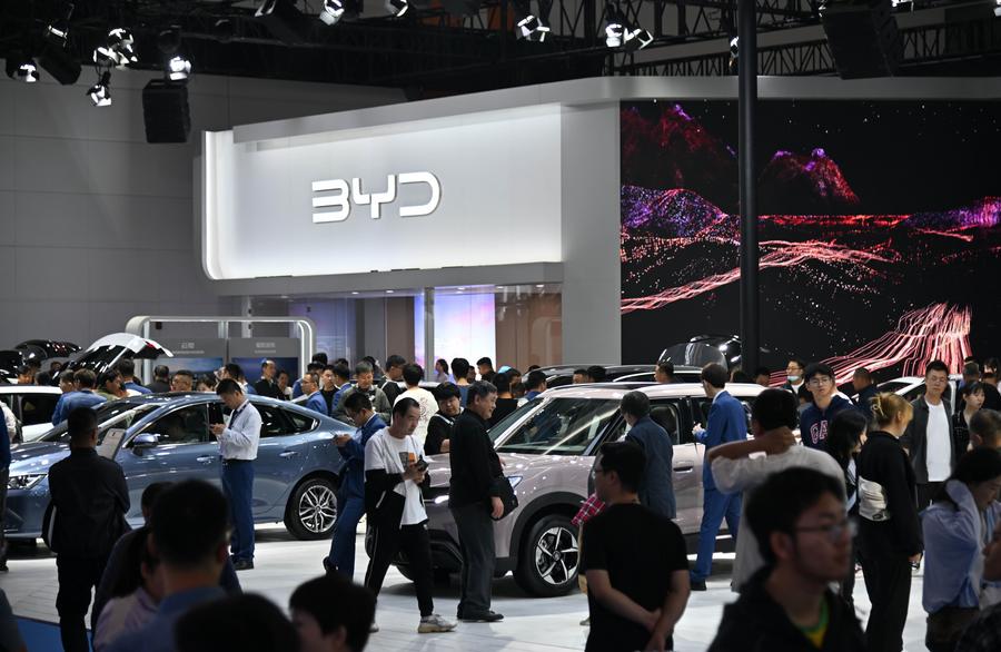 BYD lança tecnologia híbrida DM de 5ª geração com 2.100 km de alcance