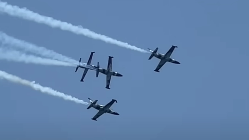 Aeronaves colidem em show aéreo em Portugal matando piloto espanhol