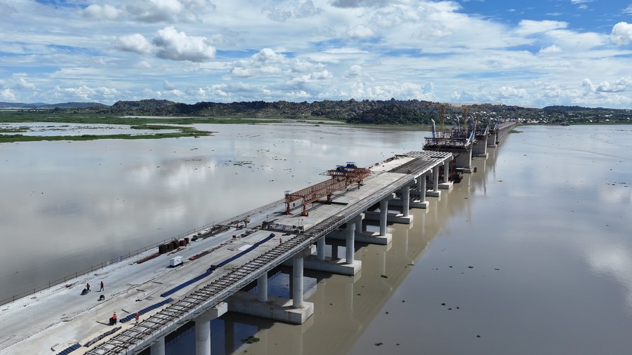 (Olá, África) Ponte Magufuli traz nova vitalidade para comunidades e economia da Tanzânia