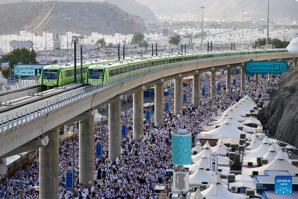 Metrô leve sobre trilhos construído pela China oferece mais de 2 milhões de viagens para peregrinos do Hajj em Meca