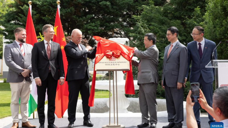 Centro Cultural da China em Budapeste abre suas portas