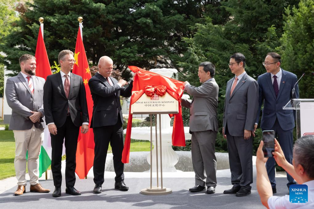 Centro Cultural da China em Budapeste abre suas portas