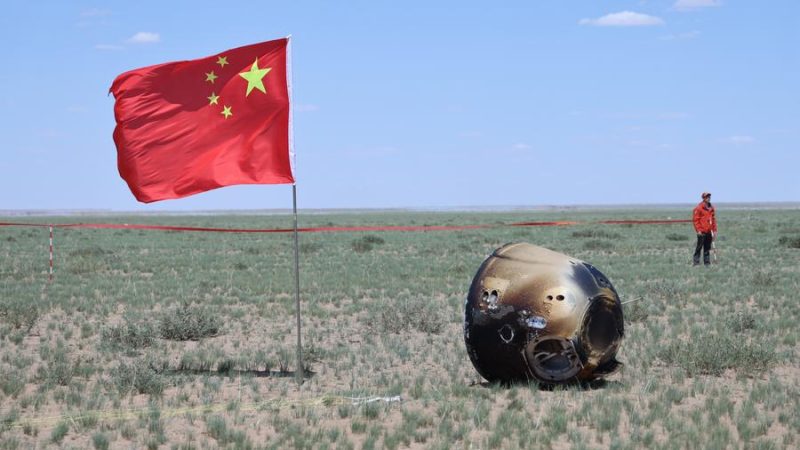 Módulo de retorno da sonda lunar Chang’e-6 é aberto após chegada a Beijing