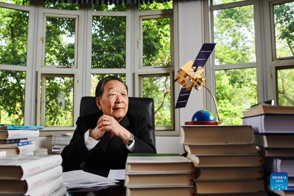 Dois cientistas ganham o mais alto prêmio de ciência e tecnologia da China