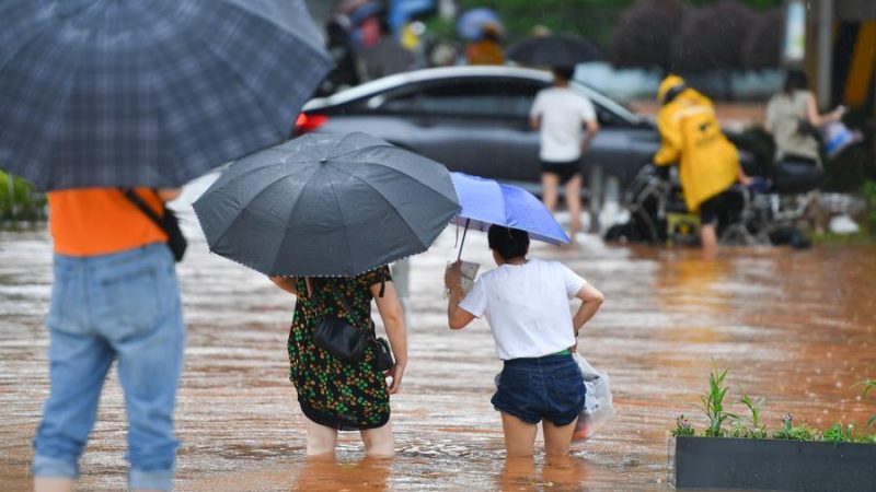 China eleva resposta de emergência a fortes chuvas e inundações em Hunan