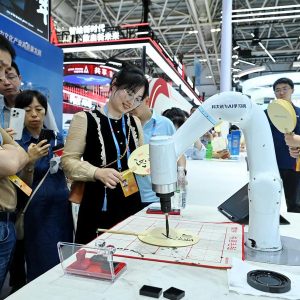 China formulará mais de 50 padrões para o setor de IA até 2026