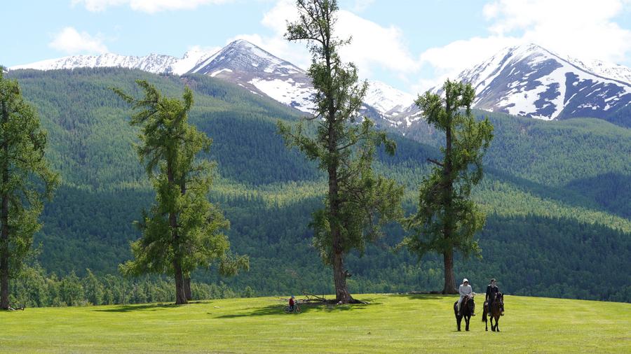 China programa mais de 150 trens turísticos especiais para Xinjiang