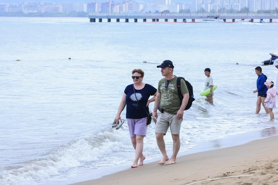 China concede entrada sem visto por 144 horas a estrangeiros que visitam Hainan em grupos turísticos via Hong Kong e Macau