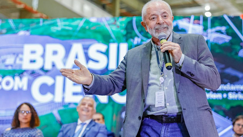 Aprovação dos brasileiros ao presidente Lula aumenta para 54%, segundo pesquisa