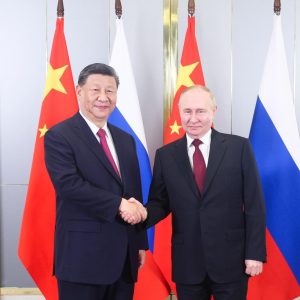 Xi pede que China e Rússia continuem a fortalecer alinhamento das estratégias de desenvolvimento