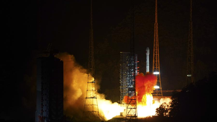 China lança novo satélite de serviços de internet de órbita alta