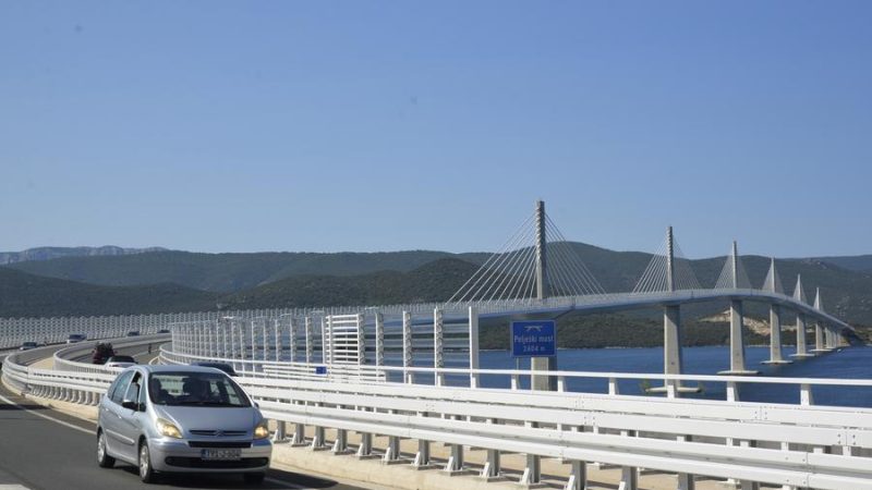 Ponte Peljesac atende 5 milhões de veículos em 2 anos, diz a empresa croata Hrvatske ceste