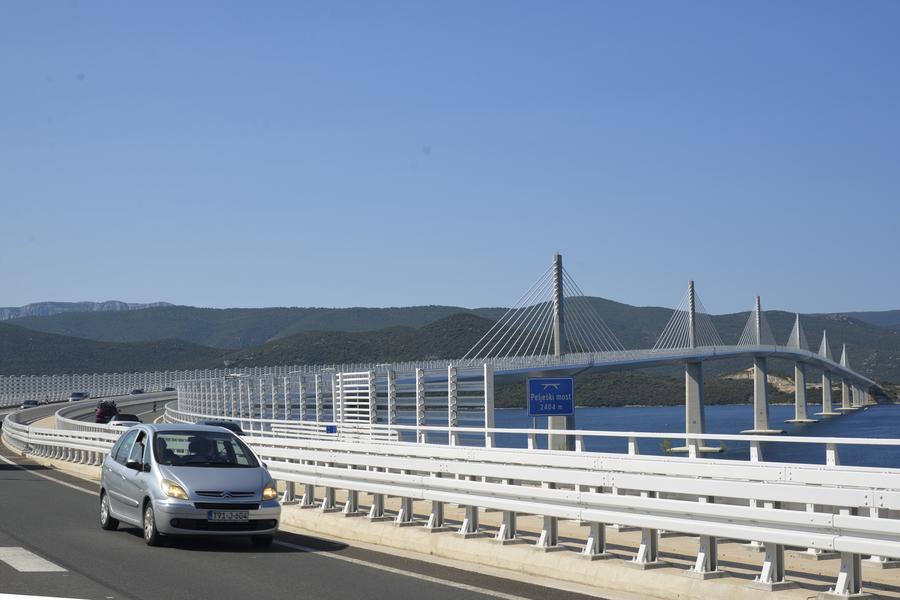 Ponte Peljesac atende 5 milhões de veículos em 2 anos, diz a empresa croata Hrvatske ceste