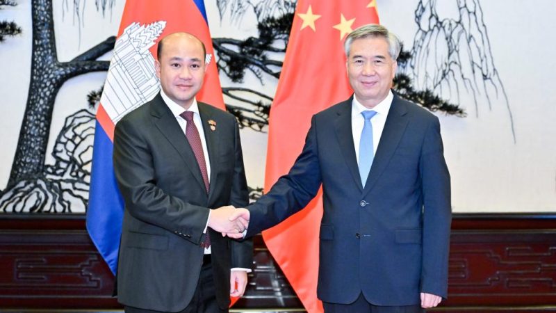 China e Camboja se comprometem a melhorar comunicação e cooperação