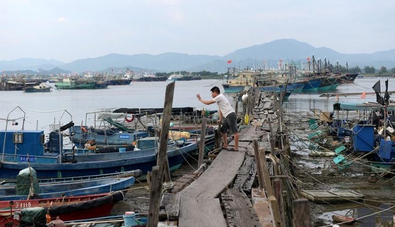 China envia forças-tarefa para orientar resposta a tufão em Guangdong e Hainan