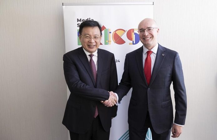 Presidente da Xinhua se reúne com chefe da TASS