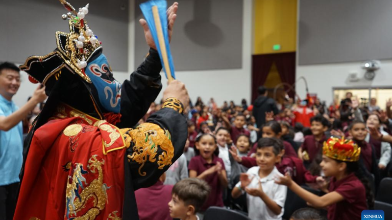 Destaque: Apresentações culturais chinesas emocionam estudantes dos EUA