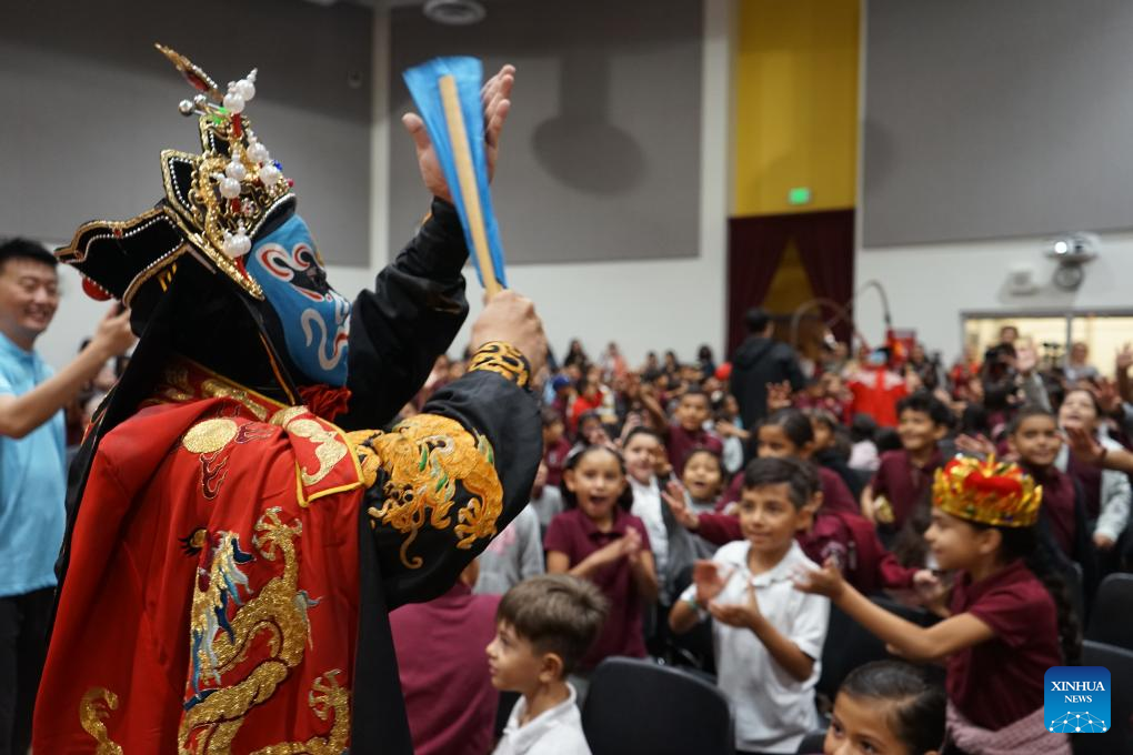 Destaque: Apresentações culturais chinesas emocionam estudantes dos EUA