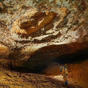 Cientistas chineses e estrangeiros iniciam nova expedição na caverna mais longa da Ásia