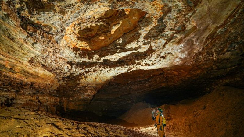 Cientistas chineses e estrangeiros iniciam nova expedição na caverna mais longa da Ásia