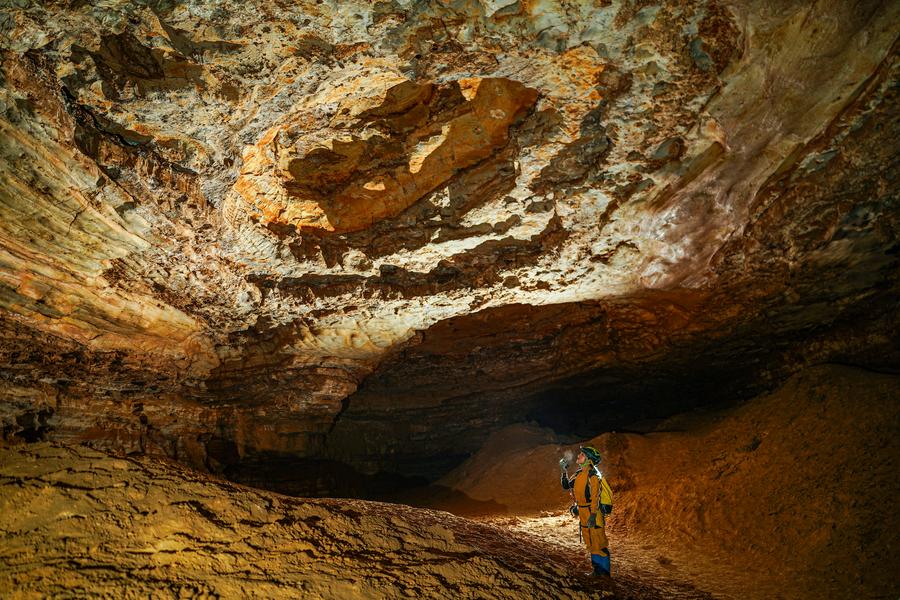 Cientistas chineses e estrangeiros iniciam nova expedição na caverna mais longa da Ásia