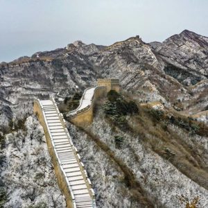 Aeronave elétrica faz voo ao redor da Grande Muralha Badaling, em Pequim