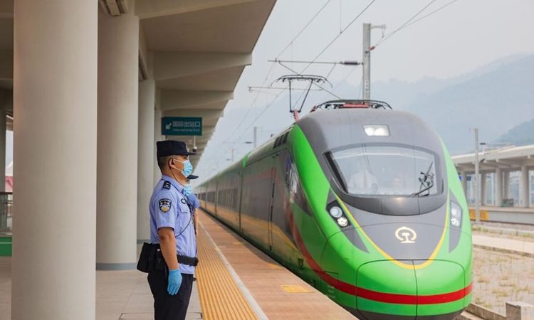 Ferrovia China-Laos recebe passageiros de mais de 100 países e regiões