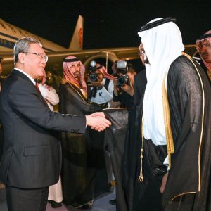 Primeiro-ministro chinês espera maior alinhamento das estratégias de desenvolvimento e intensificação de laços com Arábia Saudita