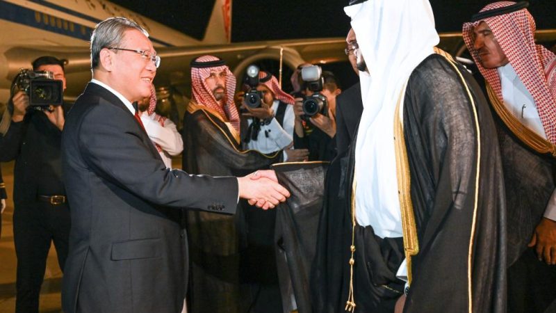 Primeiro-ministro chinês espera maior alinhamento das estratégias de desenvolvimento e intensificação de laços com Arábia Saudita