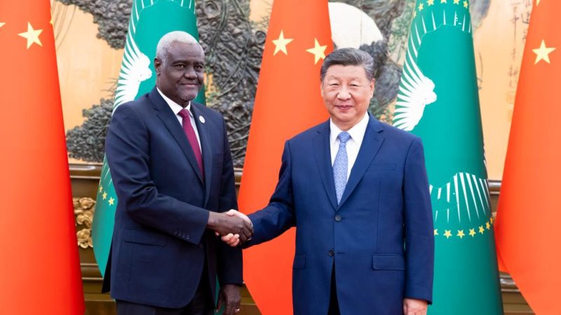 (FOCAC) Xi reúne-se com presidente da Comissão da União Africana