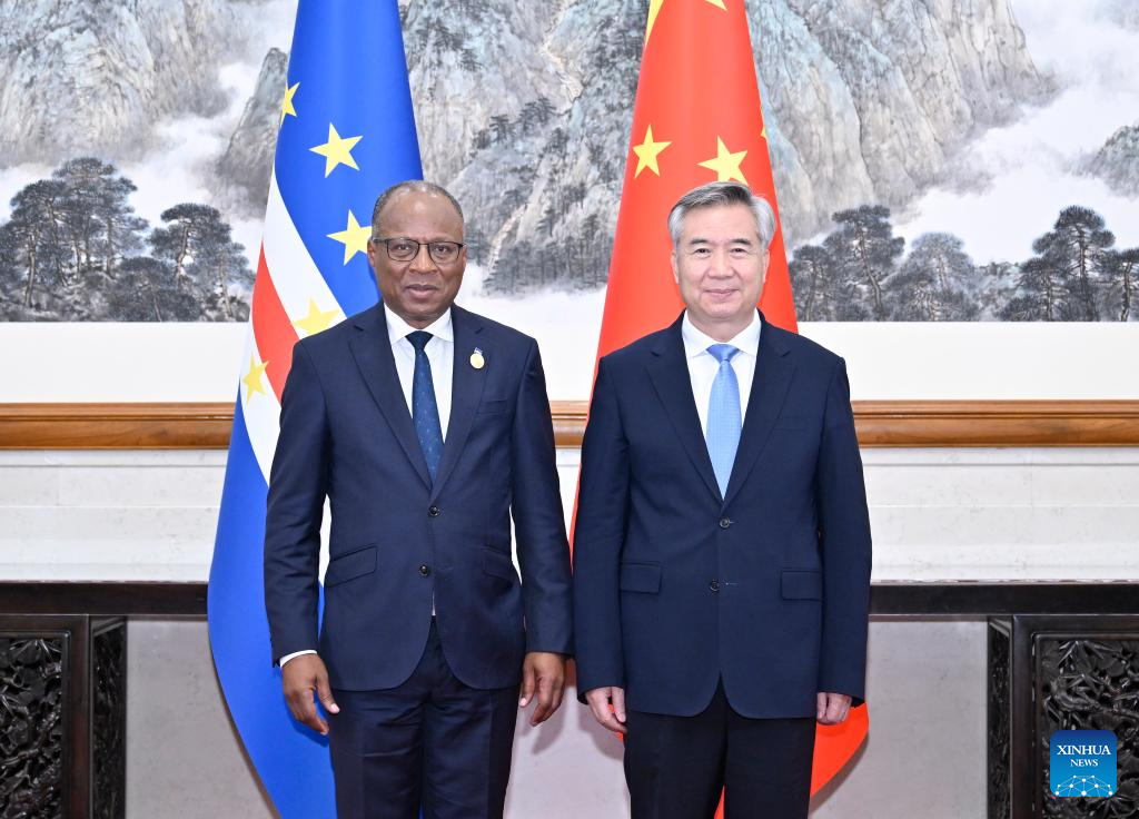 (FOCAC) Alto funcionário do PCCh reúne-se com primeiro-ministro de Cabo Verde