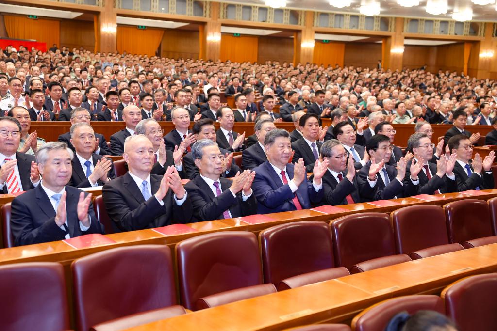 Concerto realizado marcando 75º aniversário de fundação da República Popular da China