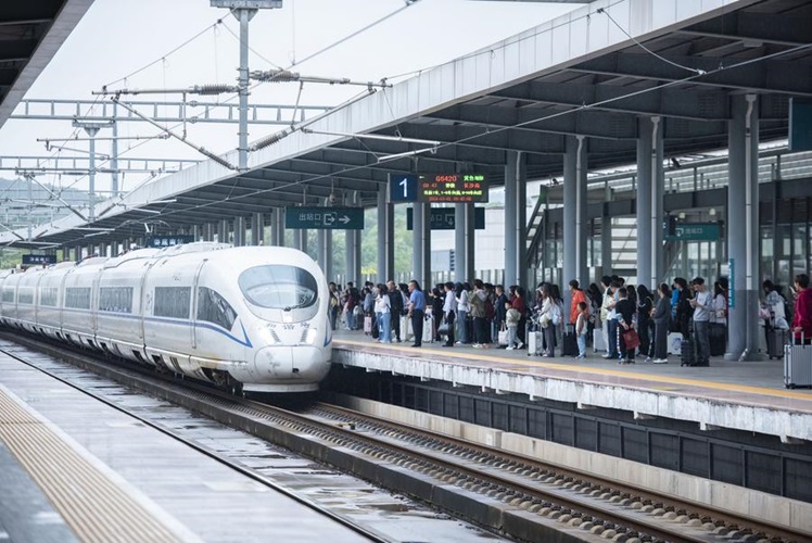 Ferrovias da China registram aumento de viagens de retorno à medida que o feriado se aproxima do fim