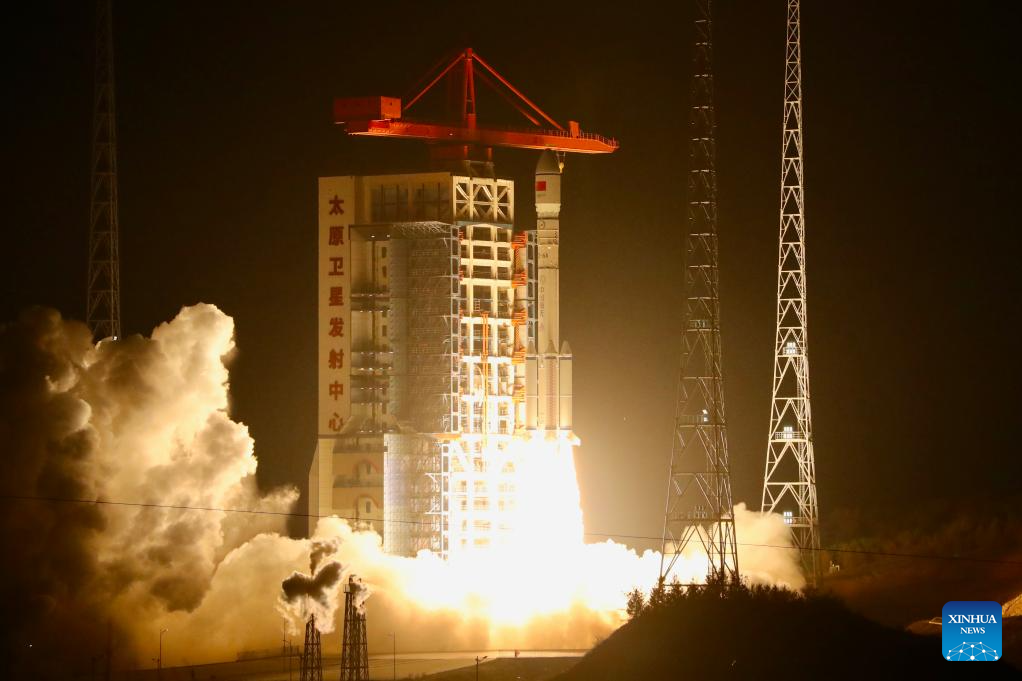 China lança com sucesso novo grupo de satélites