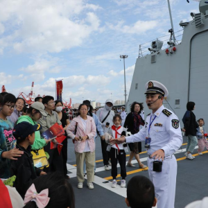 Os Navios da Marinha chinesa estão abertos a visitas públicas durante o feriado do Dia Nacional