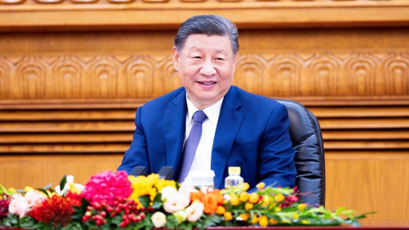 Xi reúne-se com convidados estrangeiros que participam da Conferência Internacional de Amizade da China