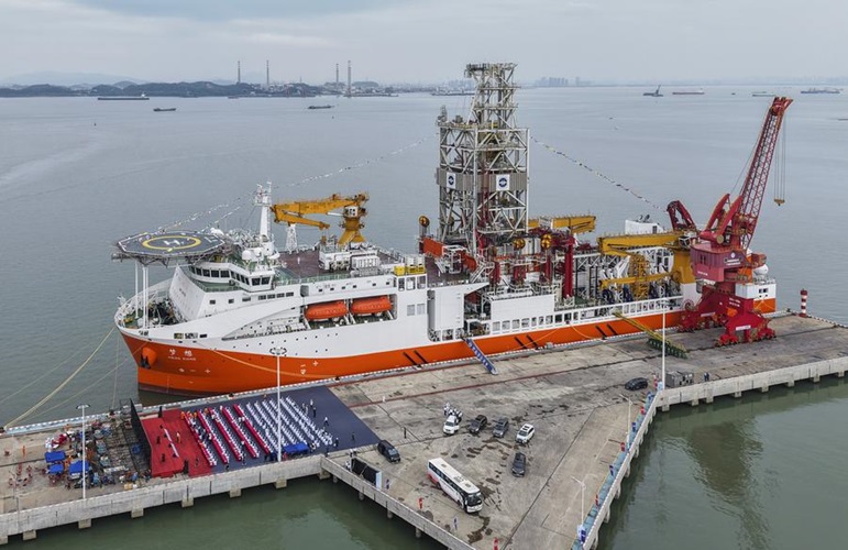 Primeiro navio chinês de profundidade em oceano profundo entra em serviço